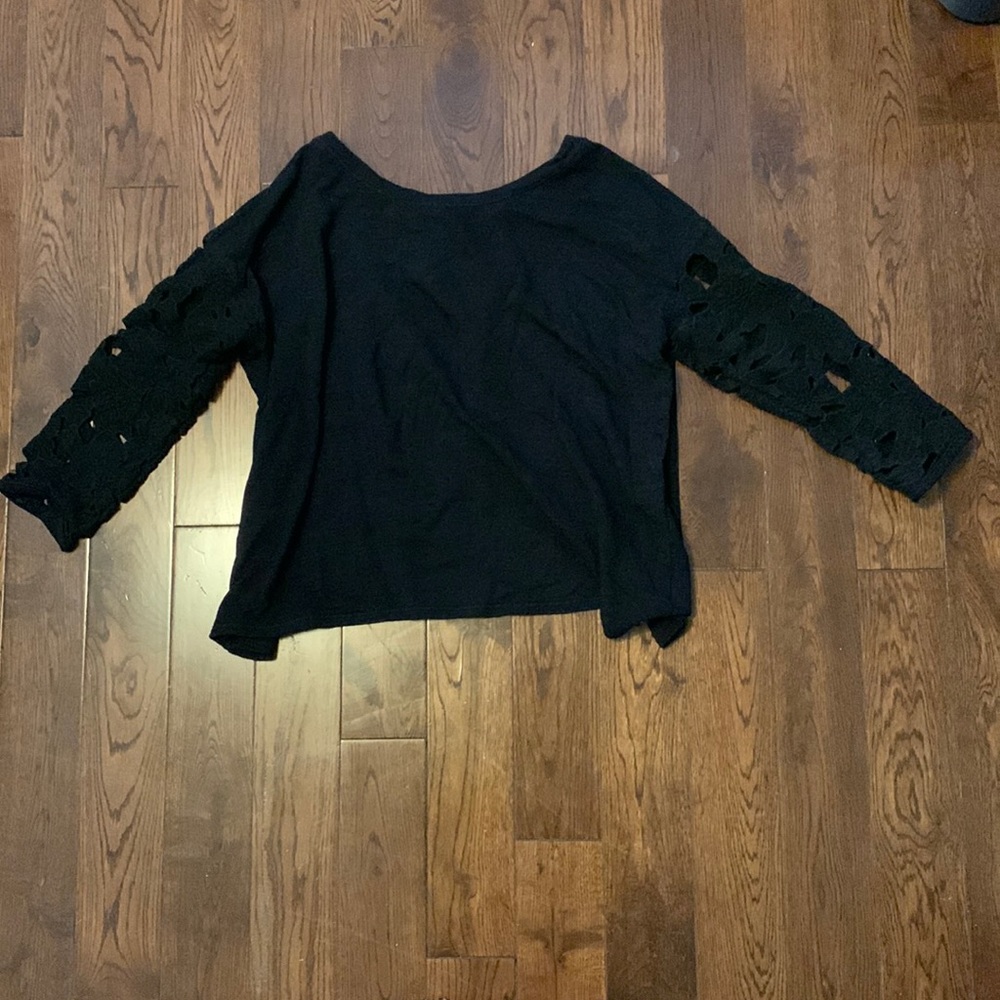 Women’s Medium AE 3/4 sleeve shirt